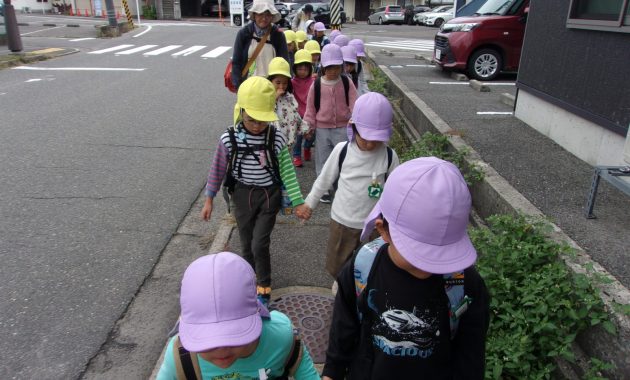 第一園　園外保育（亀田公園）うめ組（５歳児）・ばら組（４歳児）　１０月１４日